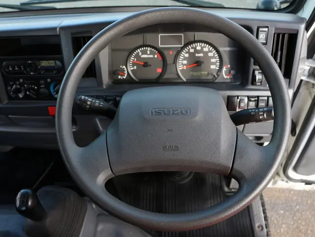 いすゞ エルフ TRG-NJR85A(2WD)の写真35