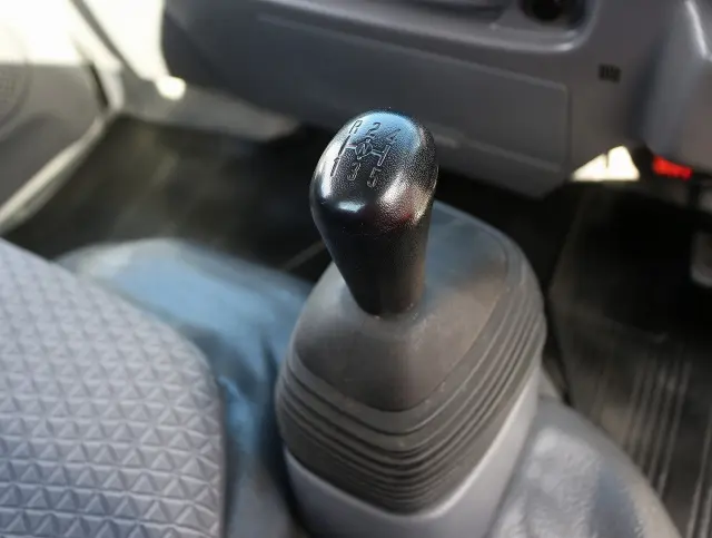 いすゞ エルフ TRG-NJR85A(2WD)の写真38