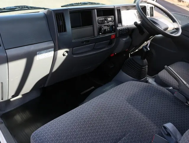 いすゞ エルフ TRG-NJR85A(2WD)の写真43