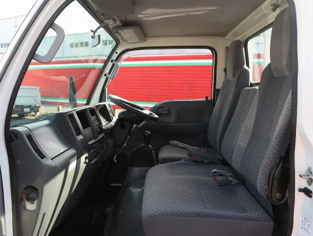 いすゞ エルフ TRG-NJR85A(2WD)の写真44