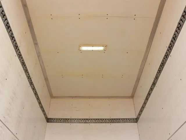 いすゞ エルフ TKG-NHR85AN(2WD)の写真18