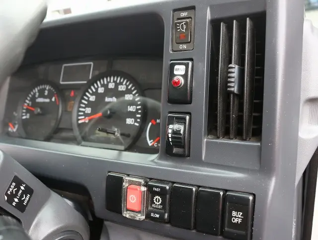 いすゞ エルフ TKG-NHR85AN(2WD)の写真39