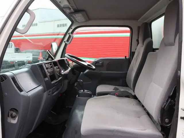 いすゞ エルフ TKG-NHR85AN(2WD)の写真43