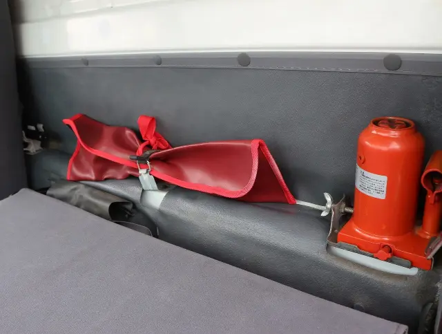 いすゞ エルフ TKG-NHR85AN(2WD)の写真45