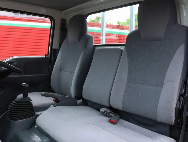 いすゞ エルフ TRG-NJR85A(2WD)の写真42