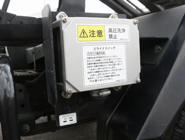 いすゞ エルフ 2RG-NPR88AN(2WD)の写真21