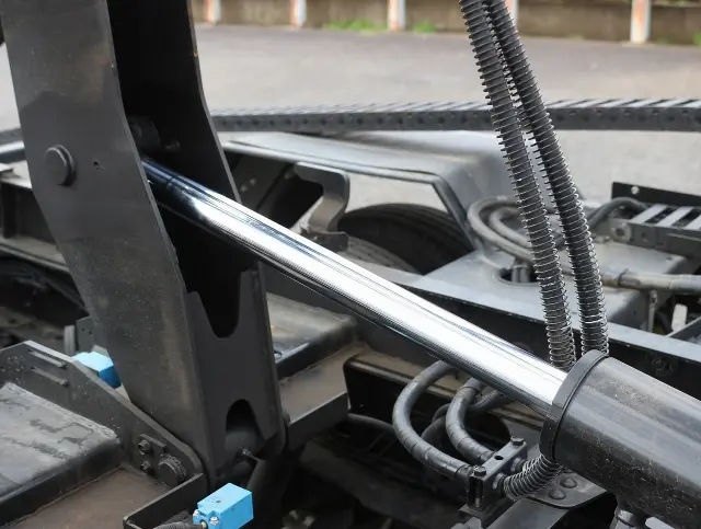 いすゞ エルフ 2RG-NPR88AN(2WD)の写真26