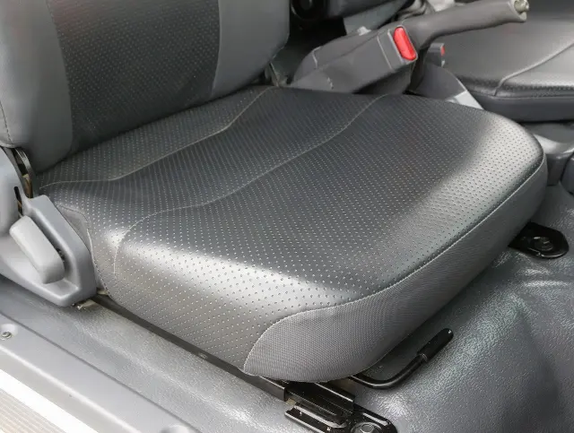 いすゞ エルフ TPG-NJR85AD(2WD)の写真37