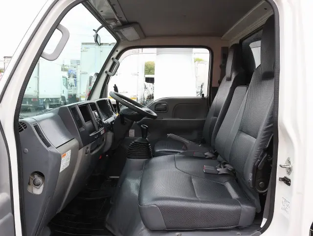 いすゞ エルフ TPG-NJR85AD(2WD)の写真47