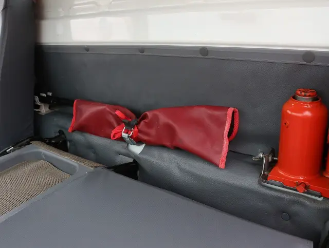 いすゞ エルフ TPG-NJR85AD(2WD)の写真49