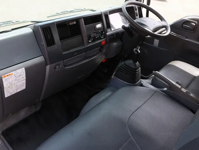 いすゞ エルフ TPG-NJR85AN(2WD)の写真44