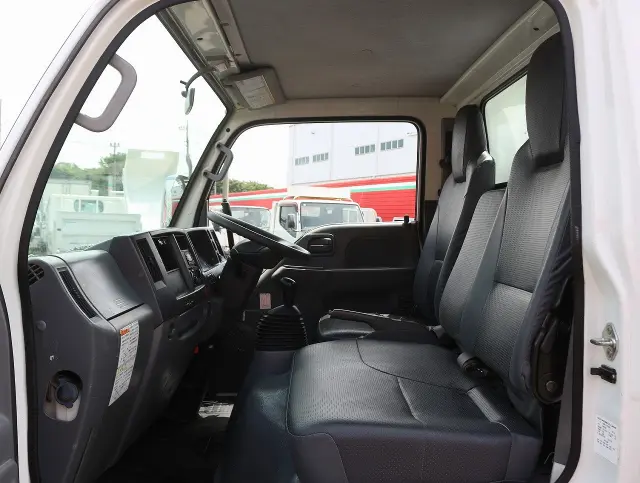 いすゞ エルフ TPG-NJR85AN(2WD)の写真45