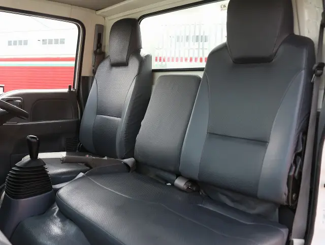 いすゞ エルフ TPG-NJR85AN(2WD)の写真46
