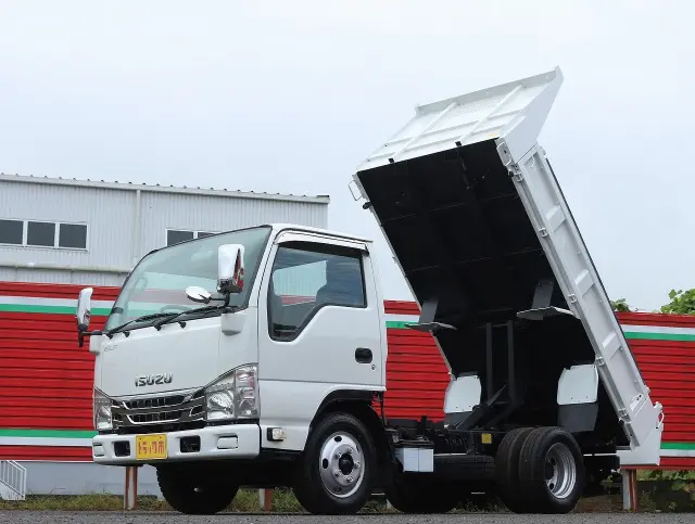 いすゞ エルフ BKG-NKR/8AN(2WD)の写真1