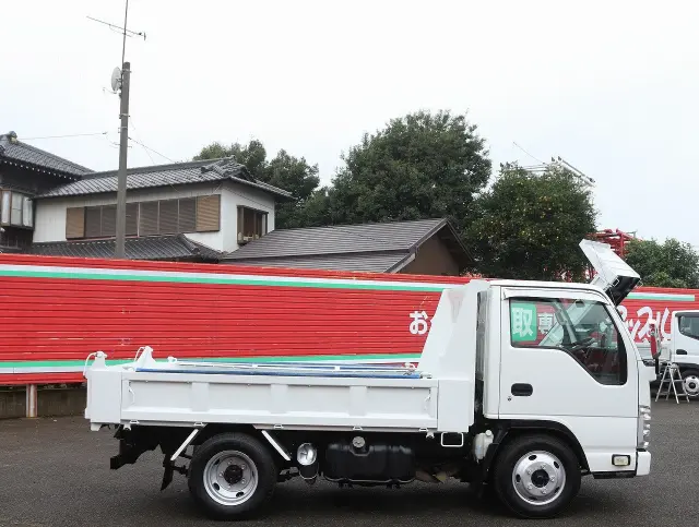 いすゞ エルフ BKG-NKR/8AN(2WD)の写真5