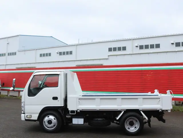 いすゞ エルフ BKG-NKR/8AN(2WD)の写真9
