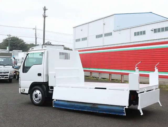 いすゞ エルフ BKG-NKR/8AN(2WD)の写真16