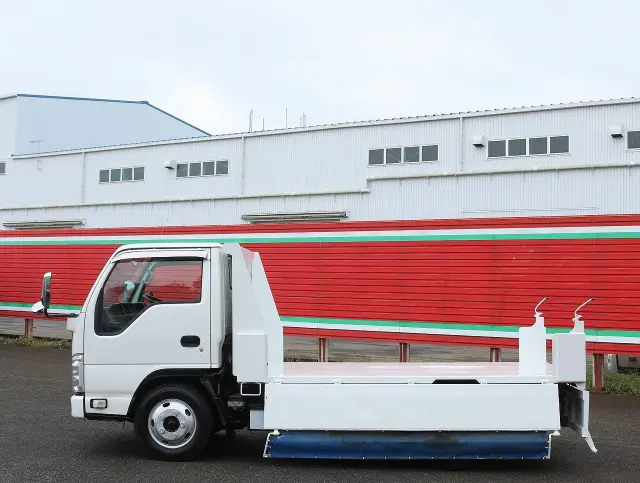 いすゞ エルフ BKG-NKR/8AN(2WD)の写真17