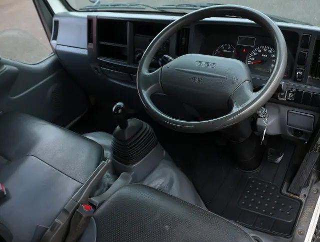 いすゞ エルフ BKG-NKR/8AN(2WD)の写真34