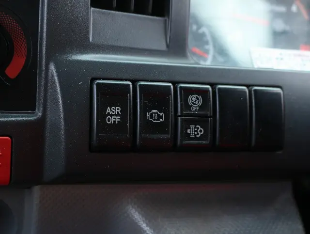いすゞ エルフ BKG-NKR/8AN(2WD)の写真43