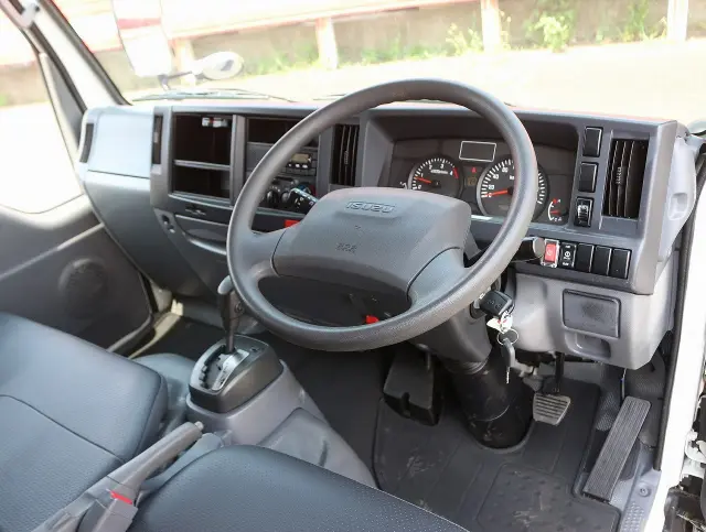 いすゞ エルフ TPG-NJR85A(2WD)の写真32