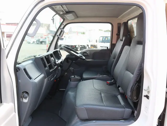 いすゞ エルフ TPG-NJR85A(2WD)の写真36