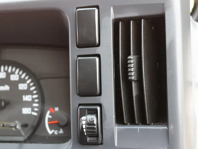 いすゞ エルフ TPG-NJR85A(2WD)の写真41
