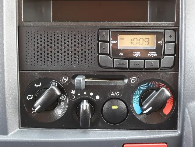 いすゞ エルフ TPG-NJR85A(2WD)の写真44