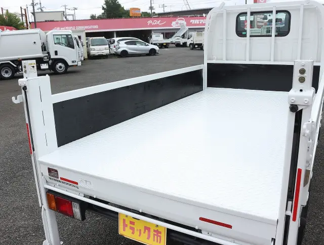 いすゞ エルフ 2RG-NJR85A(2WD)の写真32