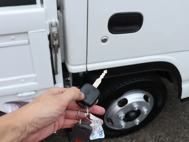 いすゞ エルフ 2RG-NJR85A(2WD)の写真46