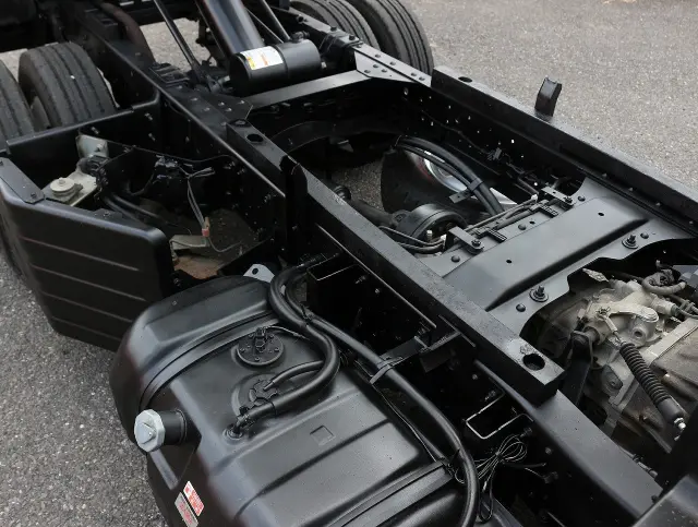 いすゞ エルフ TKG-NKS85AD(4WD)の写真46