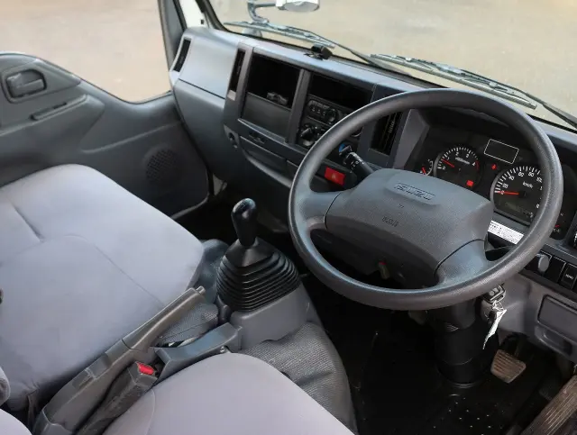 いすゞ エルフ TRG-NHR85A(2WD)の写真3