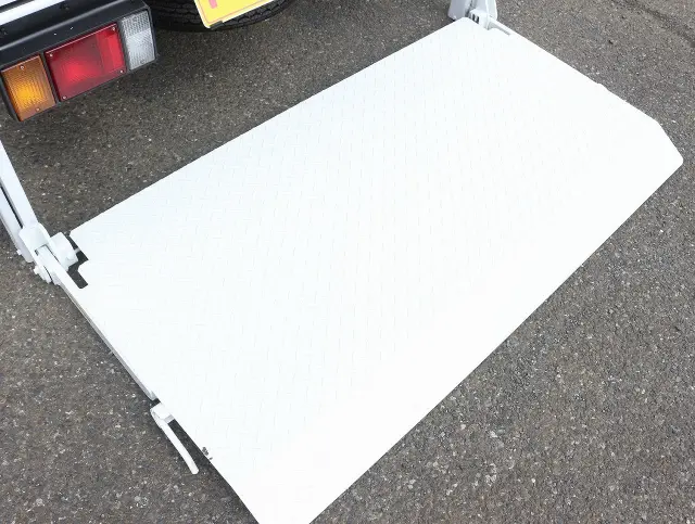 いすゞ エルフ TRG-NHR85A(2WD)の写真33