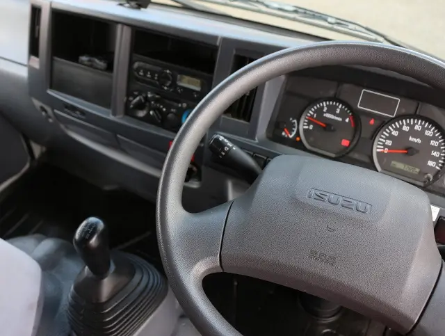 いすゞ エルフ TRG-NHR85A(2WD)の写真37