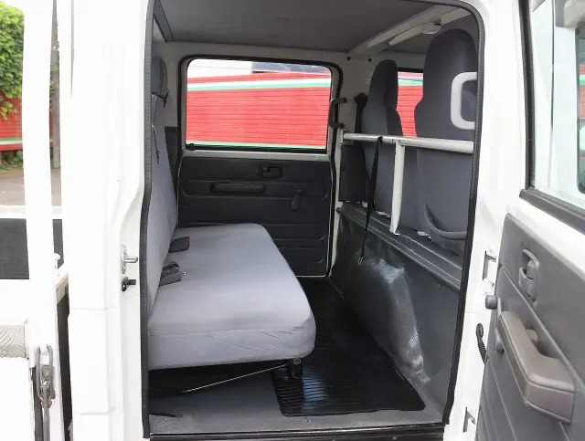 いすゞ エルフ TRG-NHR85A(2WD)の写真41