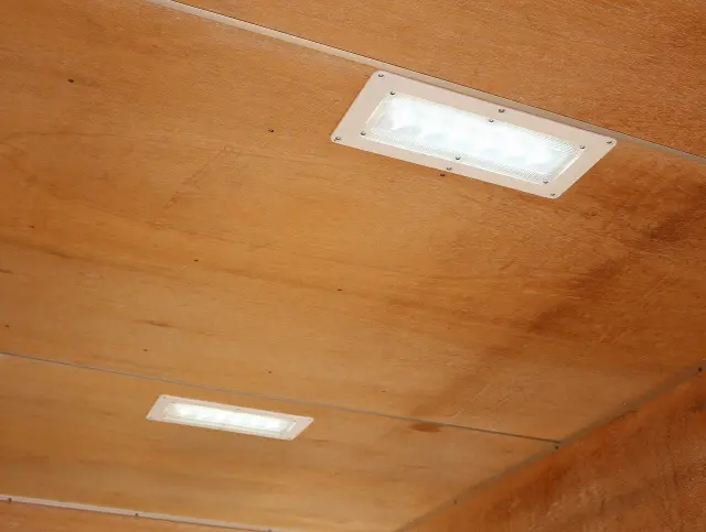 いすゞ エルフ TPG-NHR85AN(2WD)の写真34