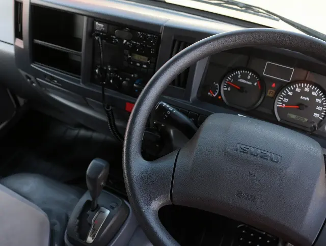 いすゞ エルフ TPG-NHR85AN(2WD)の写真38