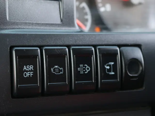 いすゞ エルフ TPG-NHR85AN(2WD)の写真42