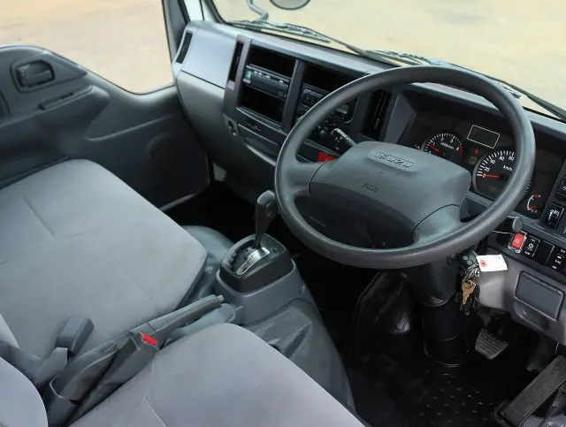 いすゞ エルフ TPG-NHR85AN(2WD)の写真3