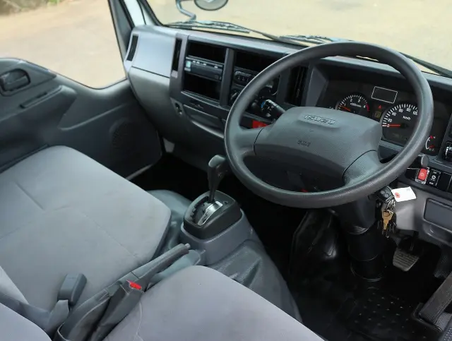 いすゞ エルフ TPG-NHR85AN(2WD)の写真35