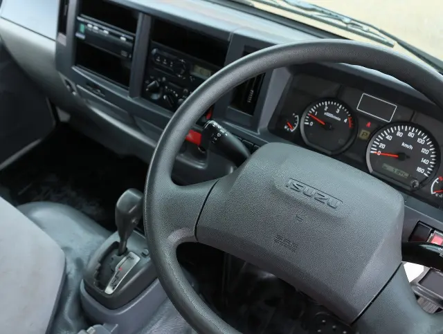 いすゞ エルフ TPG-NHR85AN(2WD)の写真38