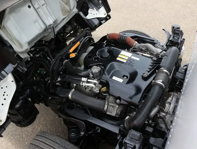 いすゞ エルフ TPG-NHR85AN(2WD)の写真49
