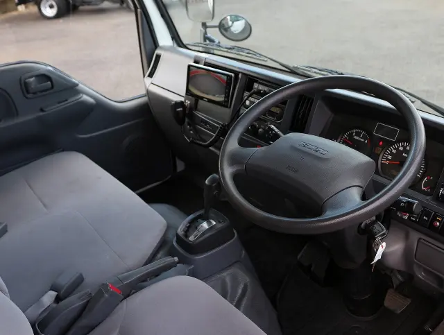 いすゞ エルフ TRG-NHR85AN(2WD)の写真3