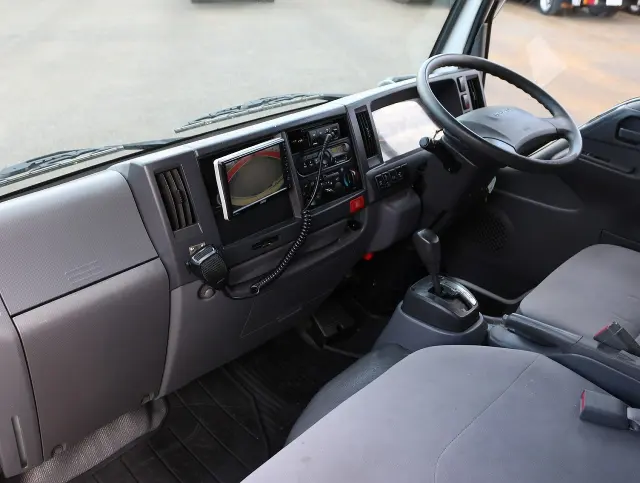 いすゞ エルフ TRG-NHR85AN(2WD)の写真41