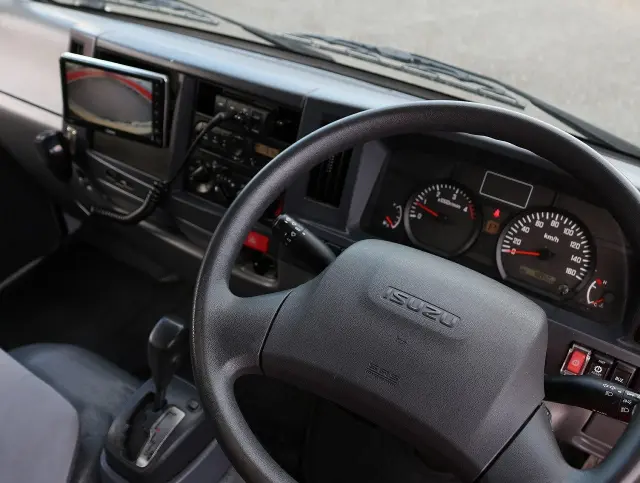 いすゞ エルフ TRG-NHR85AN(2WD)の写真43