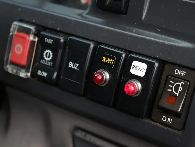 いすゞ エルフ TRG-NHR85AN(2WD)の写真48