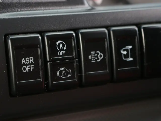 いすゞ エルフ TRG-NHR85AN(2WD)の写真49