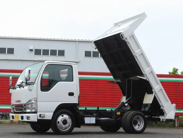 フロント|いすゞ エルフ SKG-NJR85AD(2WD)の写真1