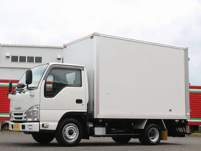 フロント|いすゞ エルフ TRG-NHR85A(2WD)の写真1