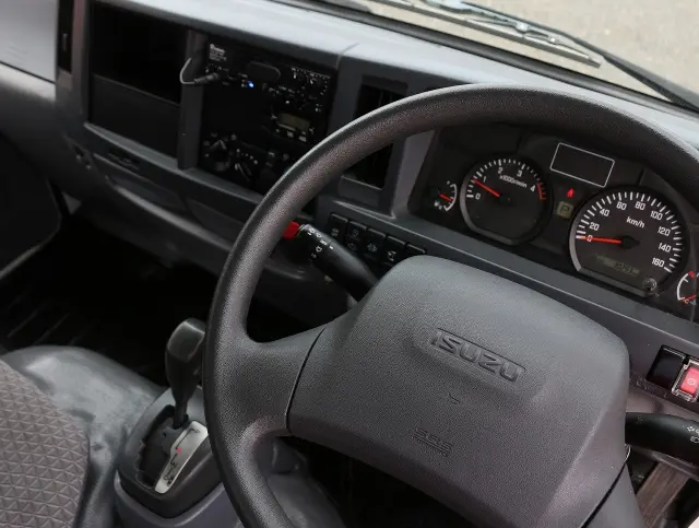 いすゞ エルフ TRG-NHR85A(2WD)の写真39